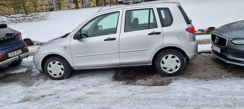 Begagnad Mazda 2 75 HK (55 kW) 2004 Halvkombi