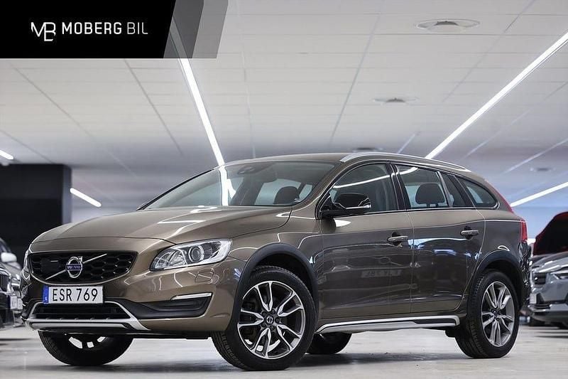 Brun Begagnad 2018 Volvo V60 CC Standard Kombi | 184 900 kr (Lite dyr) - Bild 1/3