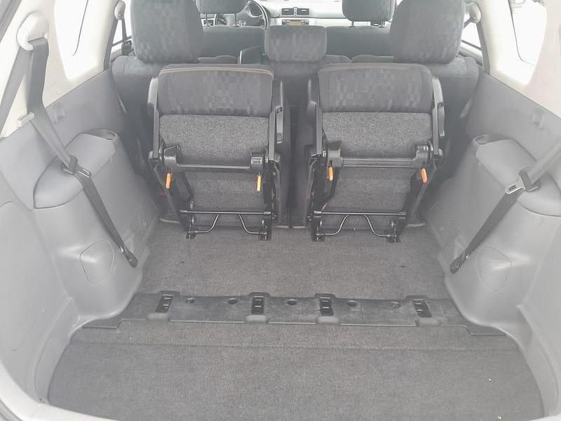 Begagnad Toyota Avensis Verso 150 HK (110 kW) 2003 Minibuss