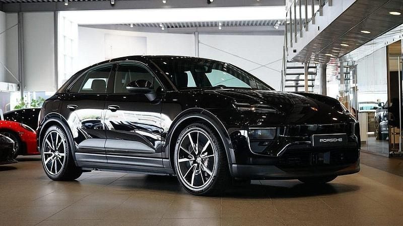 Svart Begagnad 2024 Porsche Macan 4 Electric SUV | 869 000 kr (Bra pris) - Bild 1/4