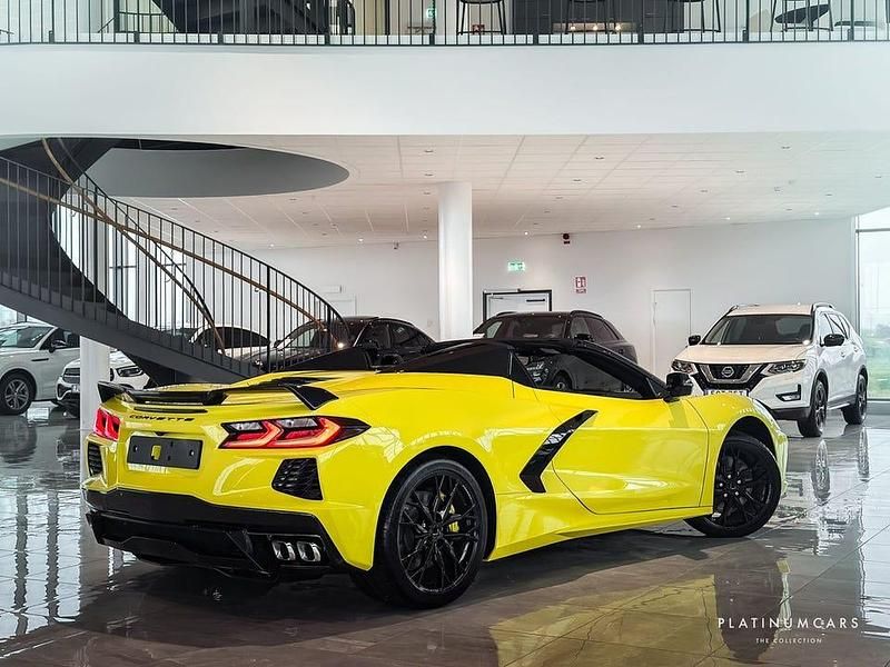 Begagnad Chevrolet Corvette Stingray 495 HK (364 kW) 2024 Accelerate yellow metallic Cab