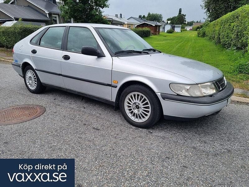 Ljusgrå Begagnad 1995 Saab 900 Halvkombi | 33 420 kr - Bild 1/4