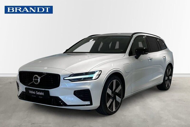 Vit Begagnad 2025 Volvo V60 Plus Kombi | 539 900 kr (Dyr) - Bild 1/4