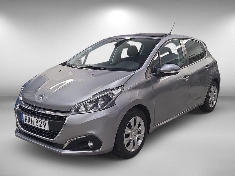 Grå Begagnad 2018 Peugeot 208 Signature Sky Halvkombi | 119 000 kr (Marknadspris) - Bild 1/4