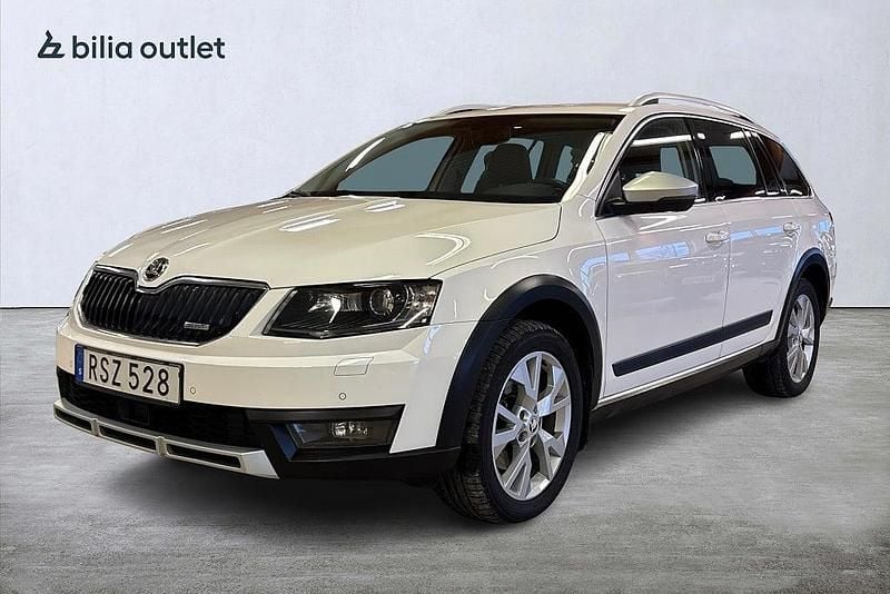 Vit Begagnad 2015 Skoda Octavia Scout Business Line Kombi | 154 900 kr (Marknadspris) - Bild 1/3