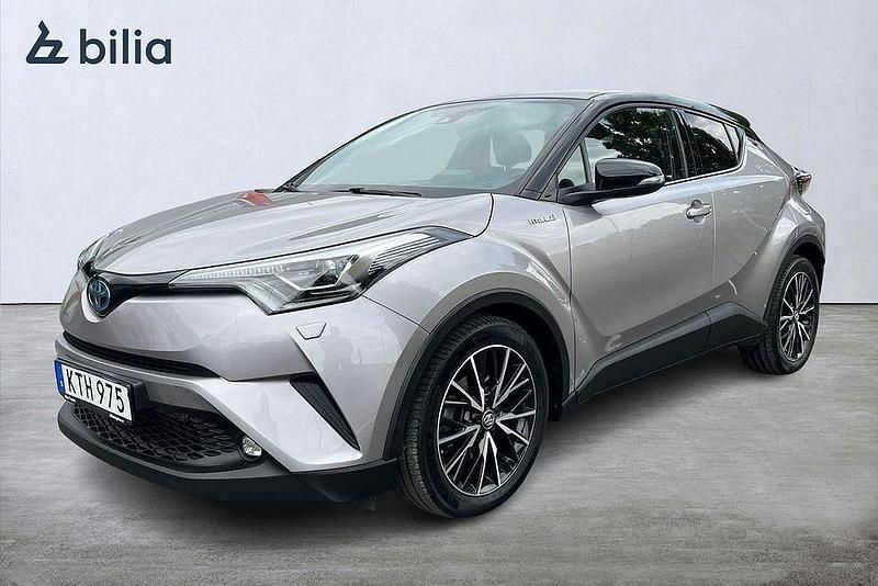 Mörkgrå Begagnad 2018 Toyota C-HR SUV | 205 900 kr (Marknadspris) - Bild 1/3
