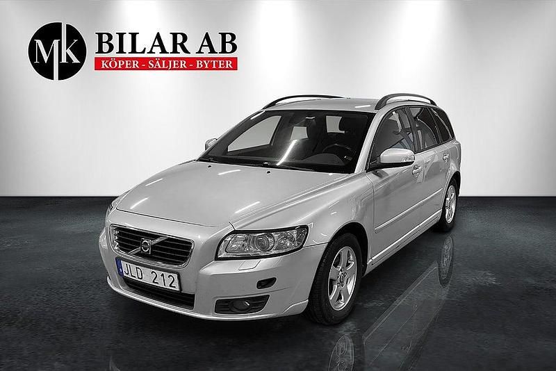 Silver Begagnad 2008 Volvo V50 Momentum Kombi | 24 900 kr (Marknadspris) - Bild 1/4