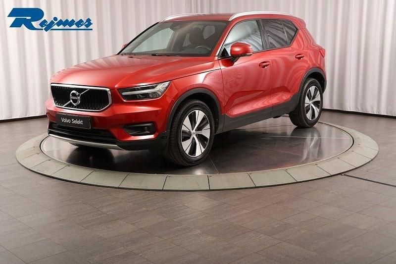 Röd Begagnad 2020 Volvo XC40 Momentum SUV | 294 900 kr (Marknadspris) - Bild 1/4