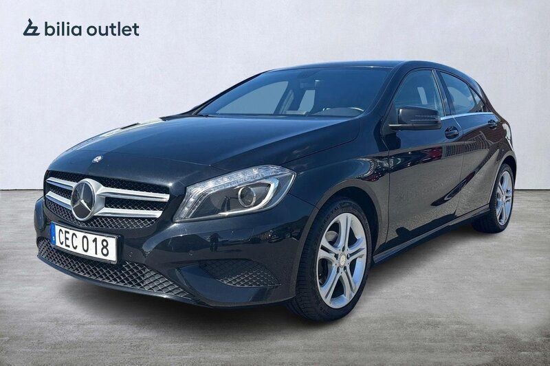 Svart Begagnad 2014 Mercedes A180 Urban Halvkombi | 124 900 kr (Marknadspris) - Bild 1/4