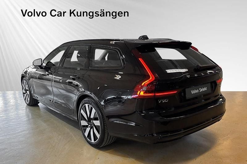 Begagnad Volvo V90 350 HK (257 kW) 2025 Svart Kombi
