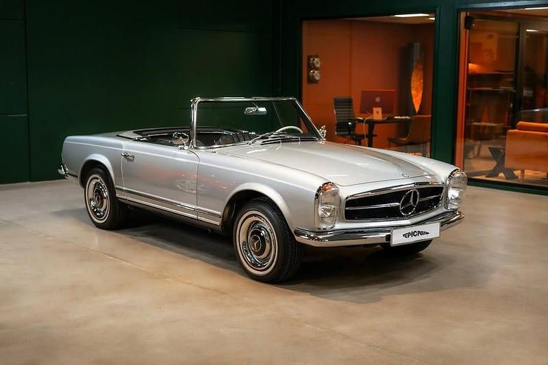 Begagnad Mercedes 230 150 HK (110 kW) 1965 Silver Cab