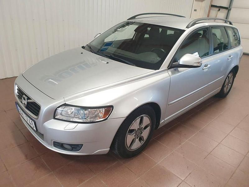 Begagnad Volvo V50 116 HK (85 kW) 2011 Ljusgrå (gråmetallic) Kombi