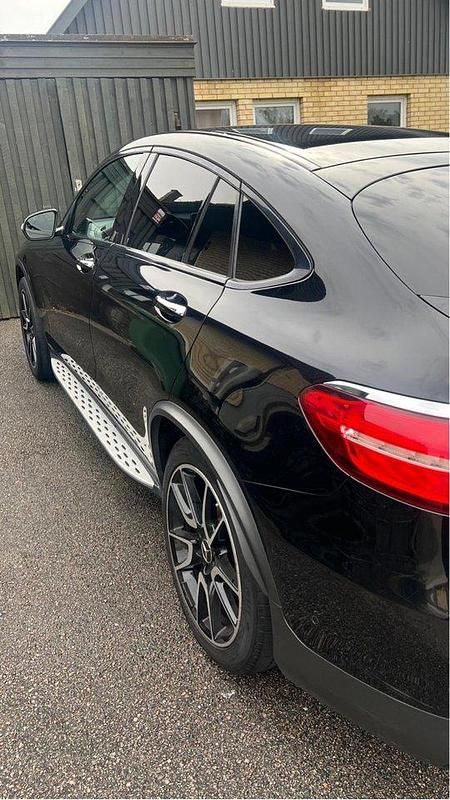 Svart Begagnad 2017 Mercedes GLC220 AMG line Sportkupé | 320 000 kr (Marknadspris) - Bild 1/4