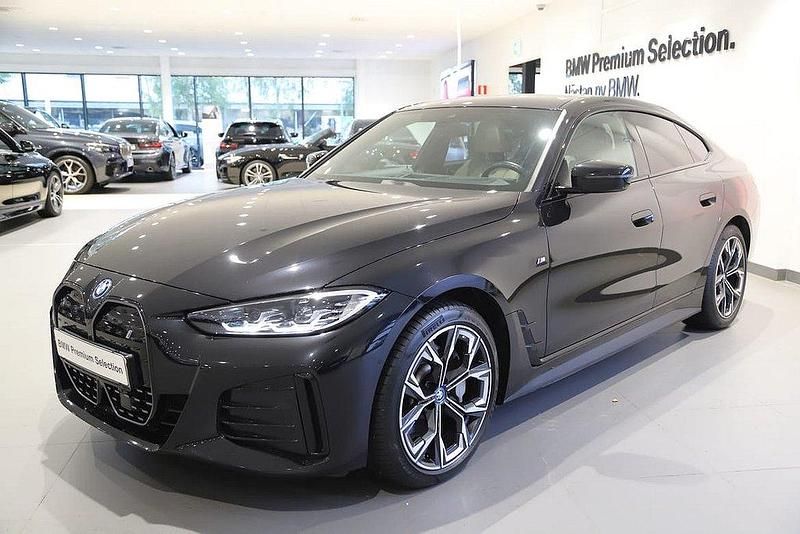 Svart Begagnad 2023 BMW i4 Shadowline Sedan | 499 000 kr (Marknadspris) - Bild 1/3
