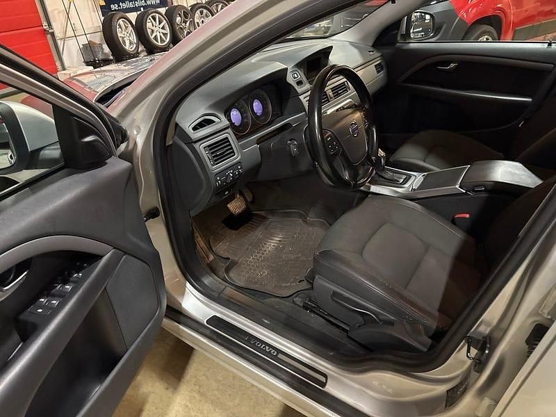 Begagnad Volvo V70 Kinetic 163 HK (119 kW) 2012 Silvermetallic Kombi