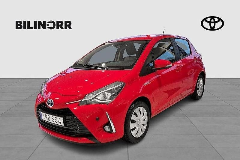 Röd Begagnad 2018 Toyota Yaris Hybrid Active Halvkombi | 159 900 kr (Bra pris) - Bild 1/4