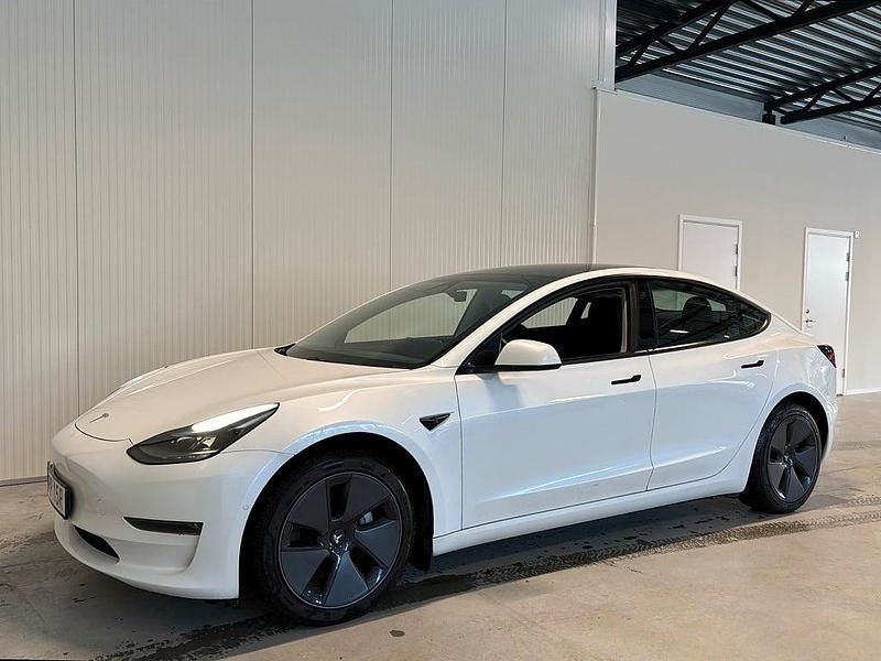 Begagnad Tesla Model 3 Long Range AWD 366 kW (498 HK) 2021 Vit Sedan