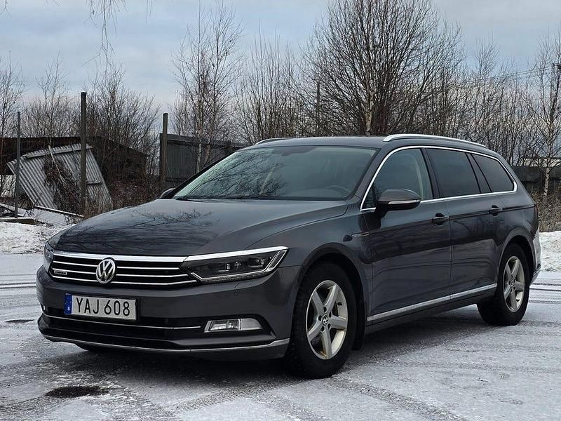 Mörkgrå Begagnad 2015 VW Passat GT Kombi | 129 999 kr (Marknadspris) - Bild 1/4