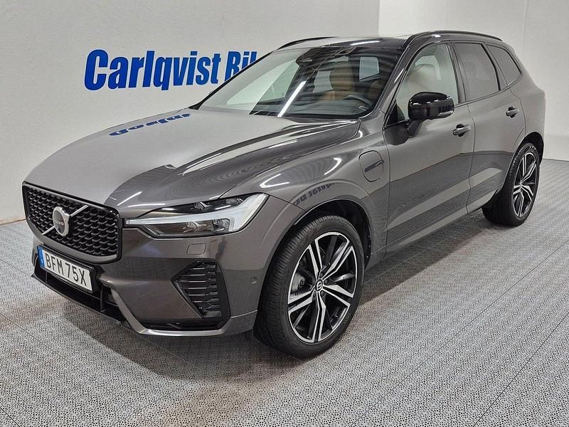 Grå (platinumgrå metallic) Begagnad 2024 Volvo XC60 Plus SUV | 535 000 kr (Lite dyr) - Bild 1/4