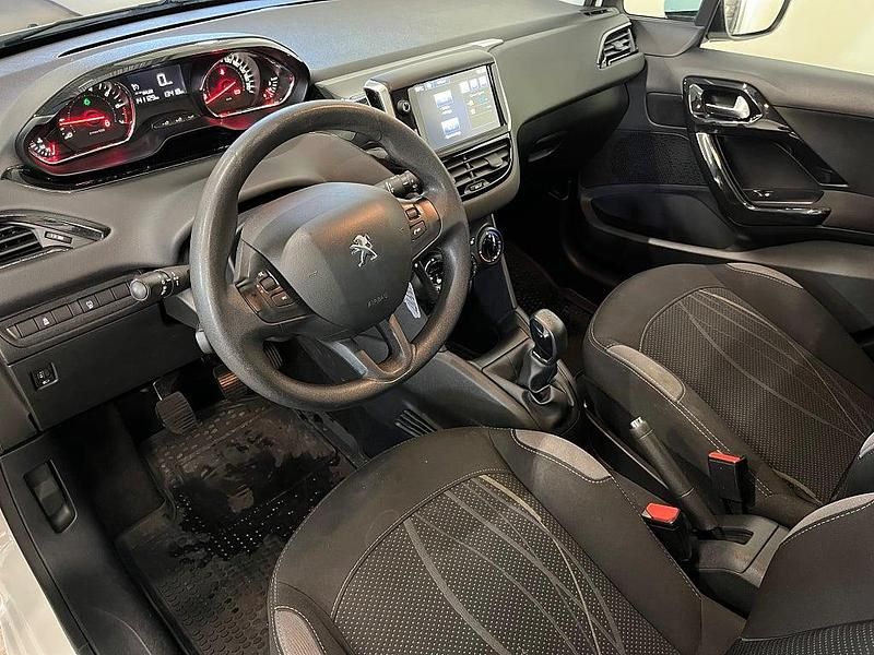 Begagnad Peugeot 208 Active 82 HK (60 kW) 2014 Vit Halvkombi