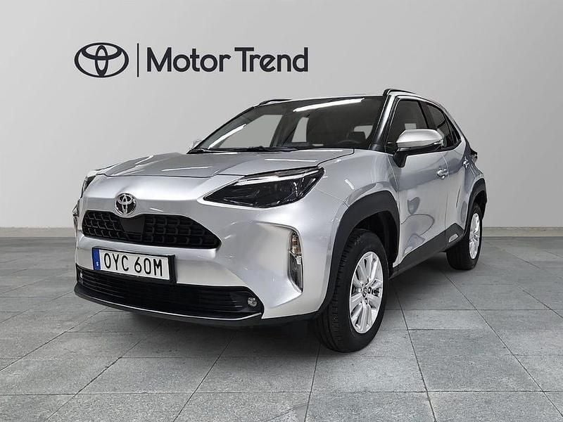 Silver Begagnad 2024 Toyota Yaris Cross Active SUV | 264 900 kr (Bra pris) - Bild 1/4