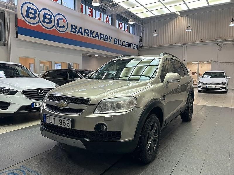 Vit Begagnad 2007 Chevrolet Captiva SUV | 64 900 kr (Marknadspris) - Bild 1/4