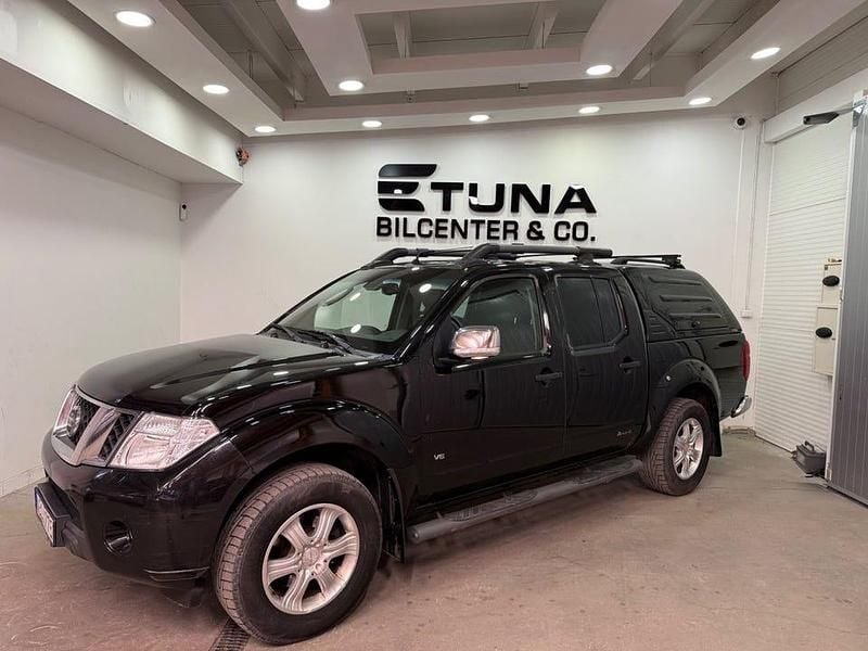 Svart Begagnad 2012 Nissan Navara Pickup | 144 900 kr (Marknadspris) - Bild 1/4