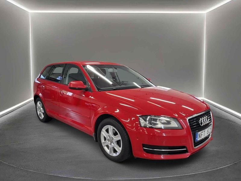 Röd Begagnad 2012 Audi A3 Sportback Attraction Halvkombi | 84 900 kr (Marknadspris) - Bild 1/4