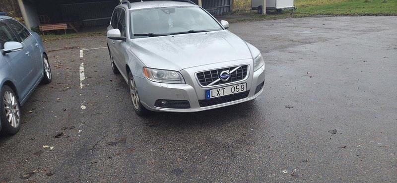 Grå Begagnad 2012 Volvo V70 Momentum Kombi | 88 000 kr (Bra pris) - Bild 1/4