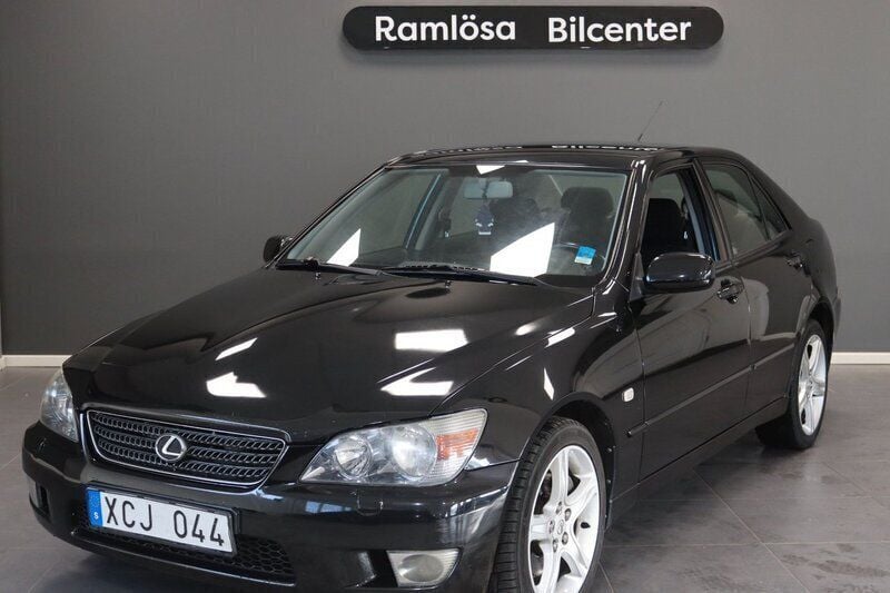 Begagnad Lexus IS200 155 HK (114 kW) 2004 Svart Sedan
