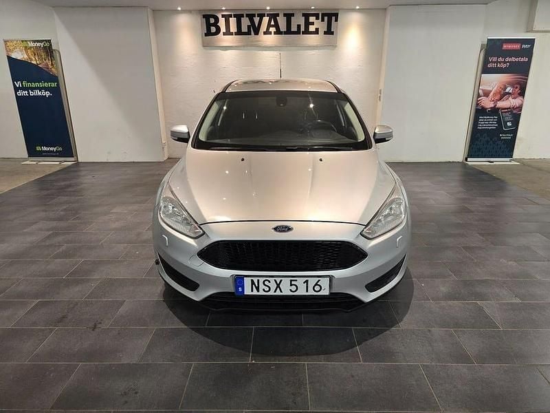 Grå Begagnad 2015 Ford Focus Trend Kombi | 59 900 kr (Marknadspris) - Bild 1/4