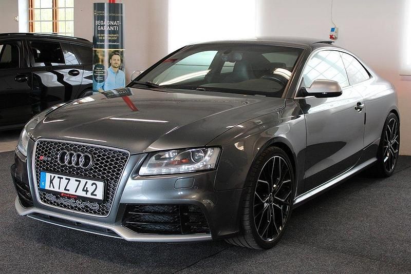 Grå Begagnad 2011 Audi RS5 Premium Sportkupé | 279 900 kr - Bild 1/4
