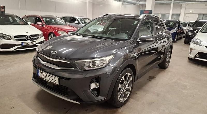 Grå Begagnad 2018 Kia Stonic Advance SUV | 125 000 kr (Marknadspris) - Bild 1/4