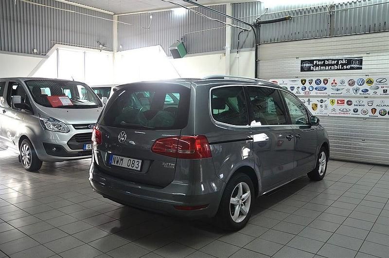 Begagnad VW Sharan 140 HK (102 kW) 2013 Grå Minibuss