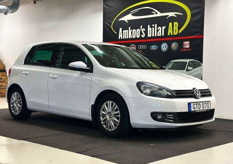Vit Begagnad 2010 VW Golf VI Halvkombi | 69 900 kr (Marknadspris) - Bild 1/4