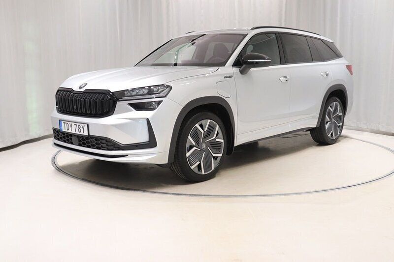 Silver Begagnad 2025 Skoda Kodiaq SportLine SUV | 499 900 kr - Bild 1/4