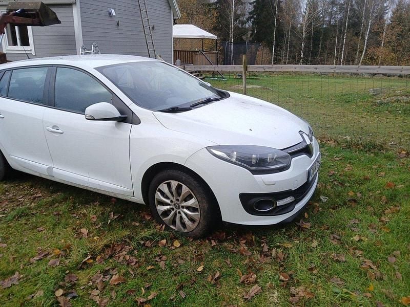 Vit Begagnad 2015 Renault Mégane GrandTour Kombi | 60 000 kr (Marknadspris) - Bild 1/4