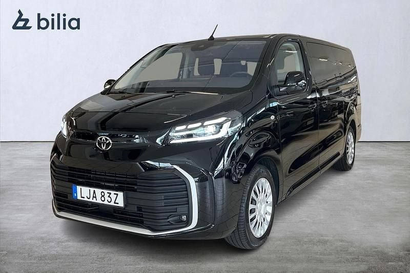 Svart Begagnad 2025 Toyota Proace Verso Comfort Kombi | 539 900 kr - Bild 1/4