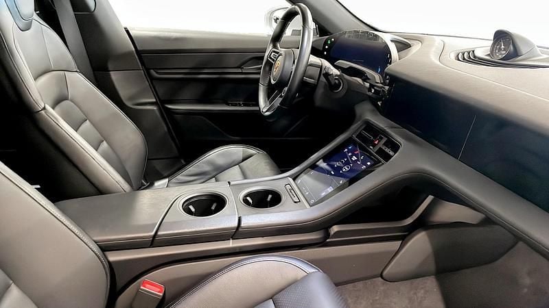 Begagnad Porsche Taycan Sport Turismo 319 kW (435 HK) 2022 Kombi