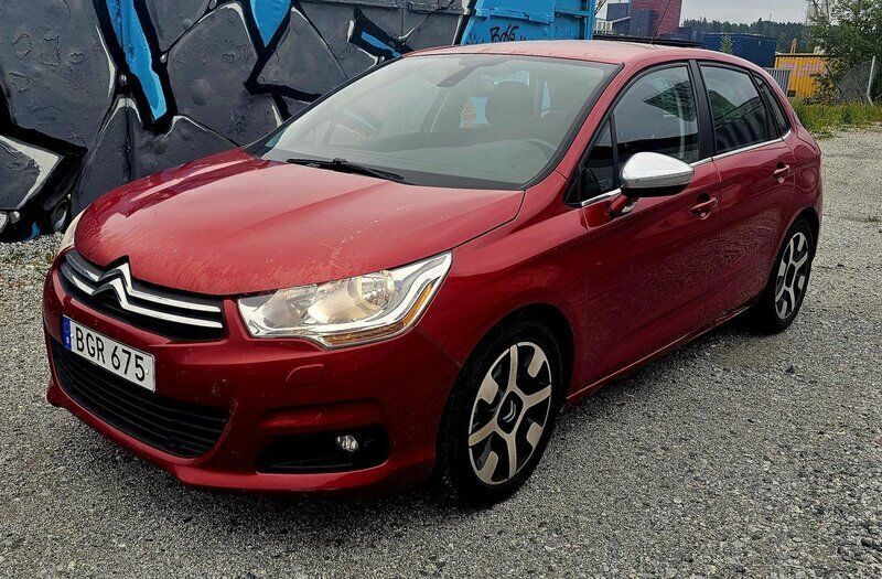 Röd Begagnad 2014 Citroën C4 Halvkombi | 32 000 kr (Superpris) - Bild 1/4