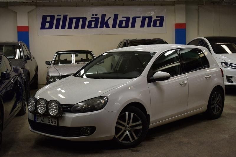 Vit Begagnad 2012 VW Golf VII S Halvkombi | 49 900 kr (Bra pris) - Bild 1/4