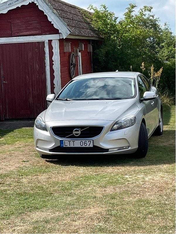 Grå Begagnad 2013 Volvo V40 Kinetic Kombi | 90 000 kr (Bra pris) - Bild 1/4