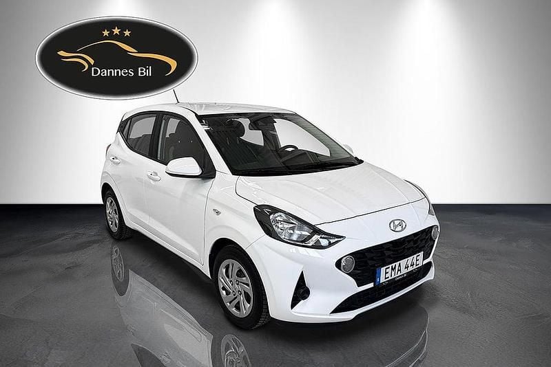 Begagnad Hyundai i10 Essential 67 HK (49 kW) 2022 Vit Halvkombi
