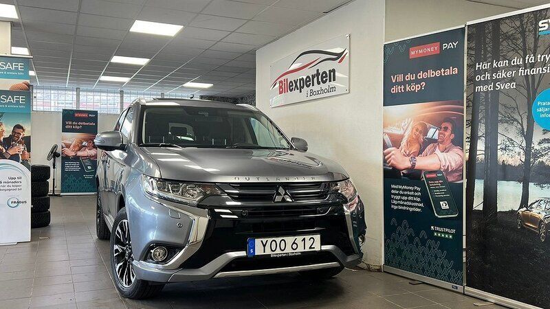 Grå Begagnad 2017 Mitsubishi Outlander P-HEV SUV | 224 900 kr (Marknadspris) - Bild 1/4