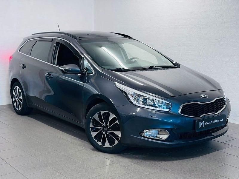 Grå Begagnad 2014 Kia Ceed Sportswagon Comfort Kombi | 124 900 kr (Marknadspris) - Bild 1/4