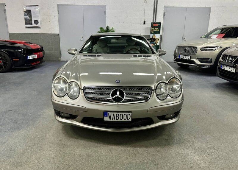 Grå Begagnad 2003 Mercedes SL500 Cab | 199 900 kr (Lite dyr) - Bild 1/4