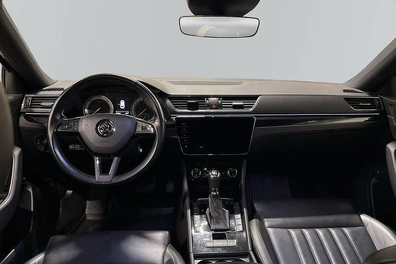 Begagnad Skoda Superb LAURIN & KLEMENT 191 HK (140 kW) 2018 Svart Kombi