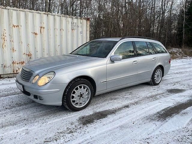 Silver Begagnad 2004 Mercedes E200 Kombi | 36 500 kr (Marknadspris) - Bild 1/4