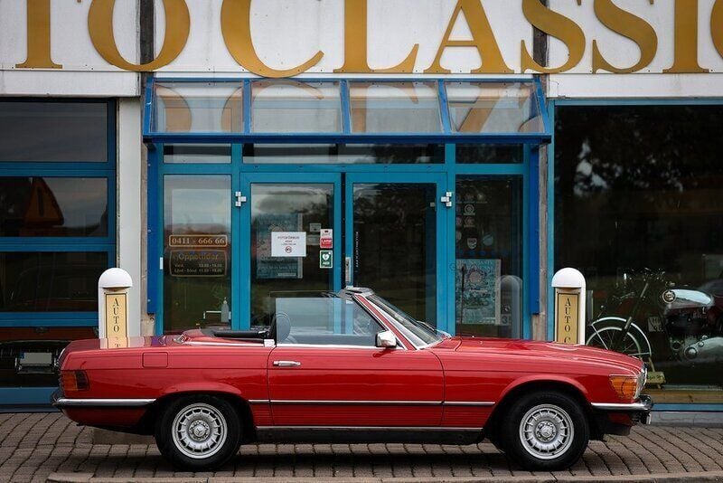 Röd Begagnad 1985 Mercedes SL280 Cab | 275 000 kr - Bild 1/4