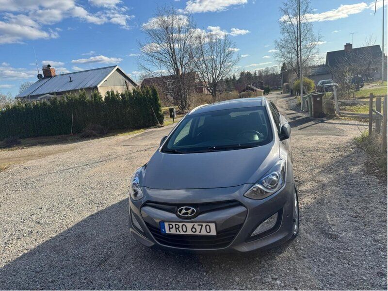 Grå Begagnad 2014 Hyundai i30 Kombi | 75 000 kr (Bra pris) - Bild 1/4